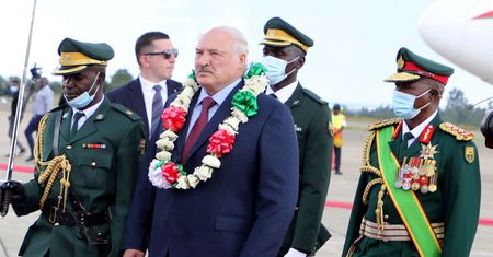 Kuriozalne sceny w Harare. Tak przywitali Łukaszenkę. Internet drwi