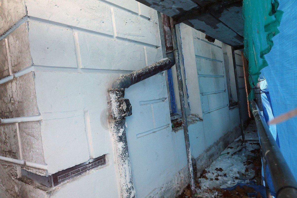 Trwa remont tzw. małego budynku urzędu miasta przy Placu Słowiańskim w Legnicy, aktualne zdjęcia