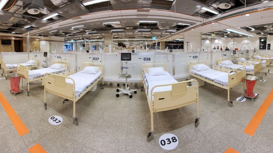 Warszawa. Spośród 300 łóżek w poniedziałek zajętych było 19