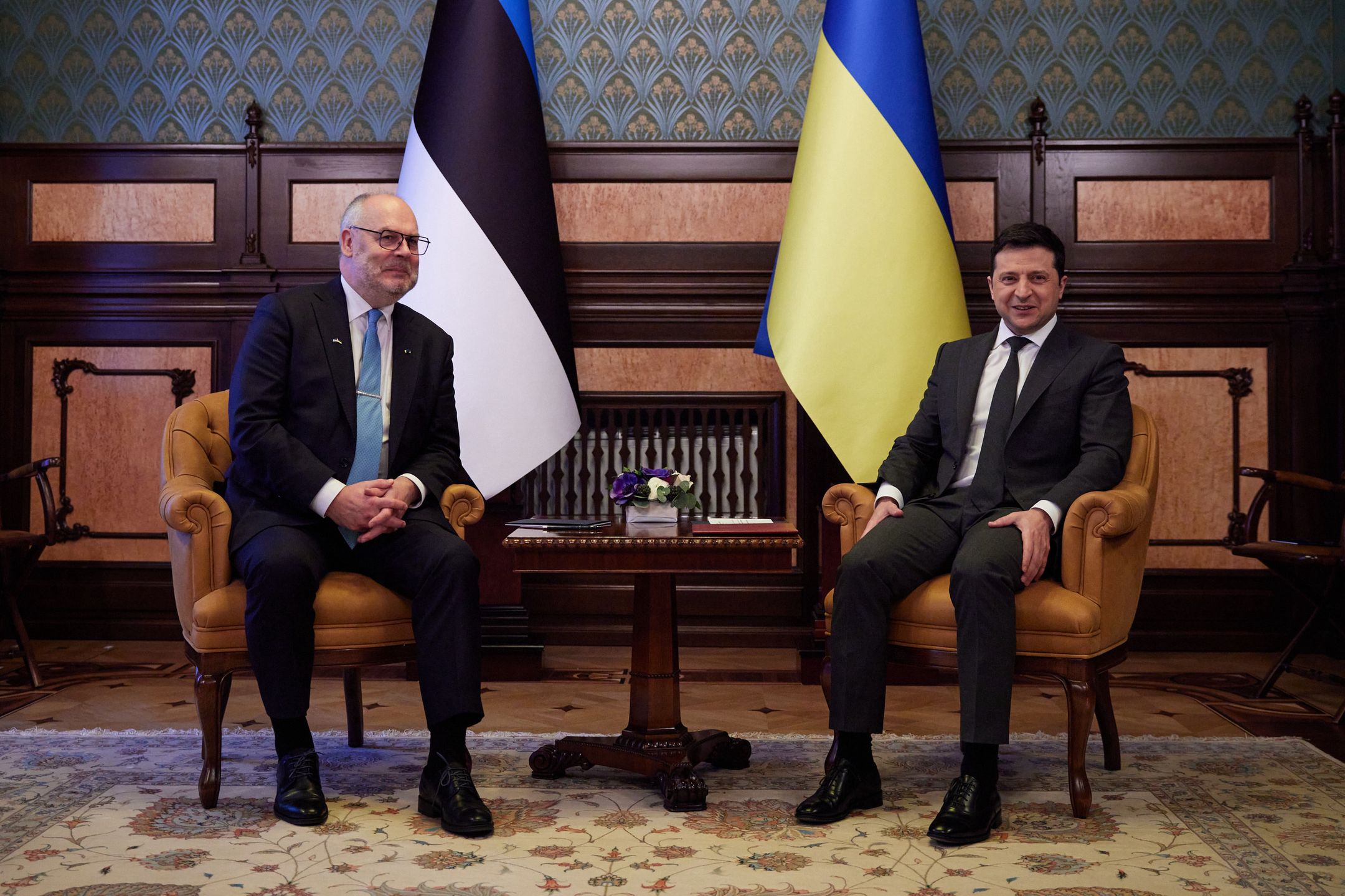 Alar Karis spotkał się z Wołodymyrem Zełenskim, prezydentem Ukrainy na dwa dni przed rosyjską inwazją  (Photo by Ukrainian Presidency / Handout/Anadolu Agency via Getty Images)