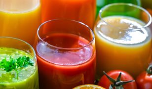 Dieta sokowa bije rekordy popularności. O przykrych skutkach prawie nikt nie myśli