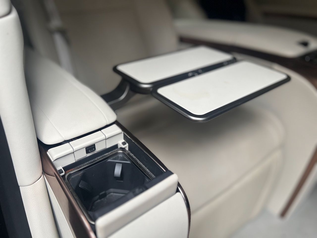 Lexus LM 350h AWD 