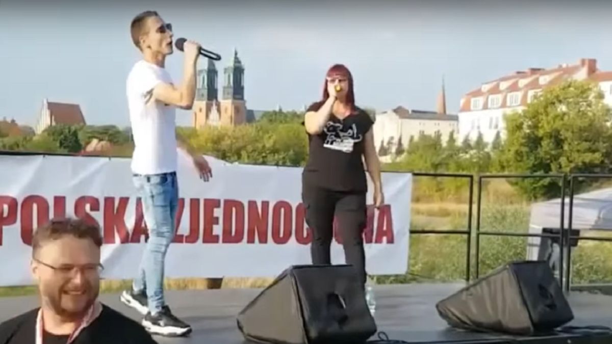 Justyna Socha szaleje na scenie. Śpiewa popularny hit (foto: Youtube)