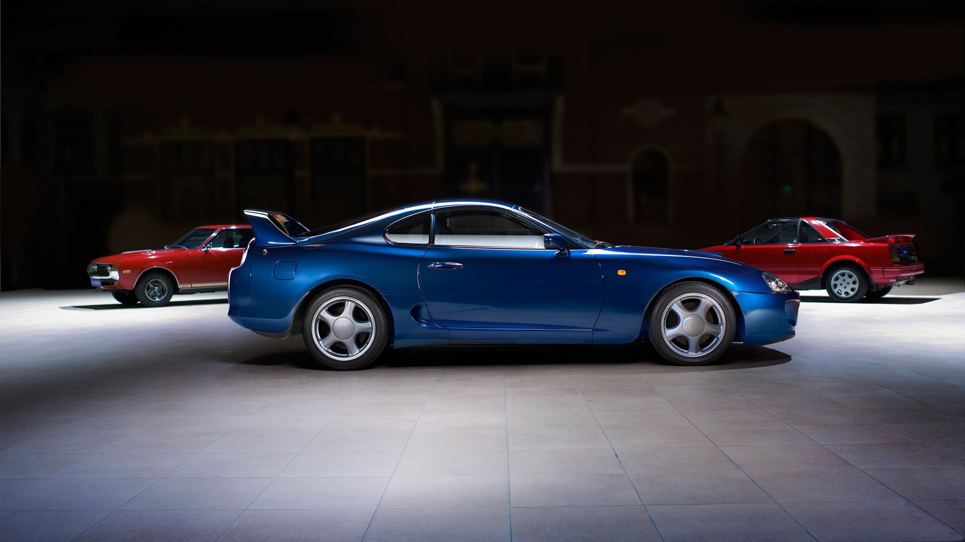 Może nie jest to japońskie Ferrari, ale na pewno najbardziej sportowy model Toyoty, jaki kiedykolwiek opuścił fabrykę tego producenta. Kultowa Supra to samochód, na którego najnowszą generację czekamy od kilku lat i odliczamy miesiące do premiery.