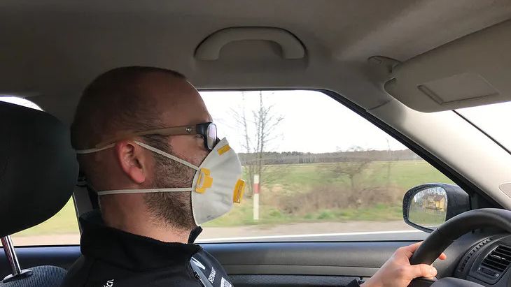 Od soboty 10 października zakrywanie ust i nosa jest obowiązkowe w ogólnodostępnych miejscach na terenie całego kraju.