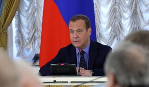 Miedwiediew straszy Europę. Do gróźb dołączył zdjęcie