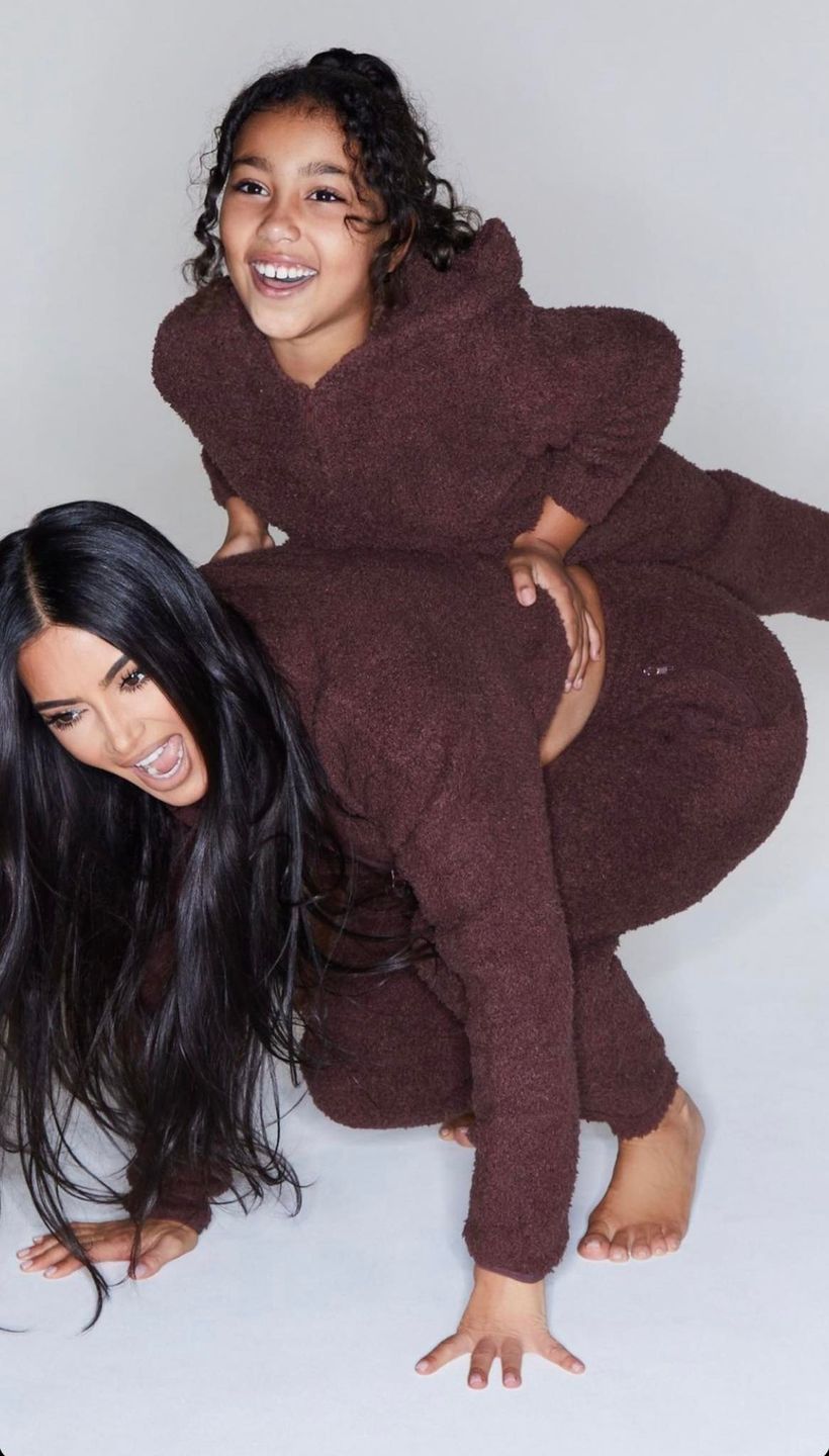 Kardashianki pozują do zdjęć z gromadką dzieci