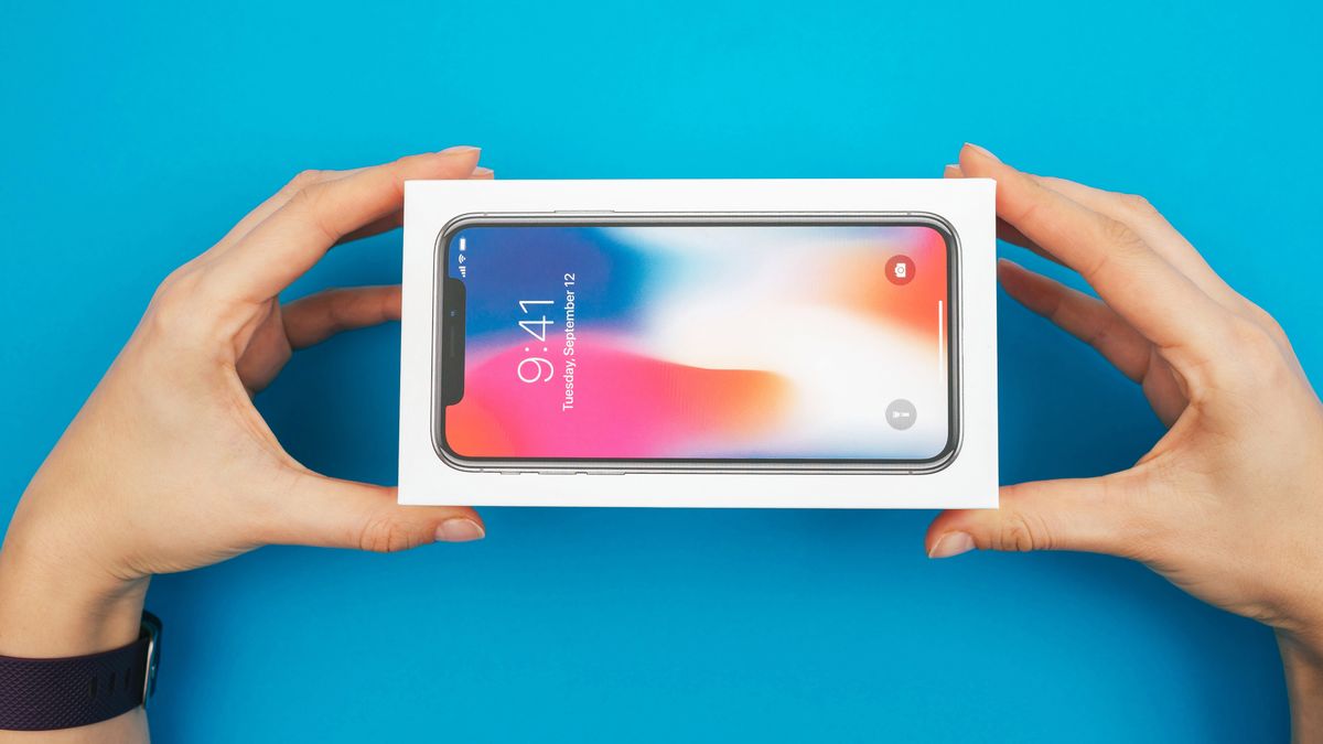 iPhone X nagle zrobił się bardzo gorący. (depositphotos)