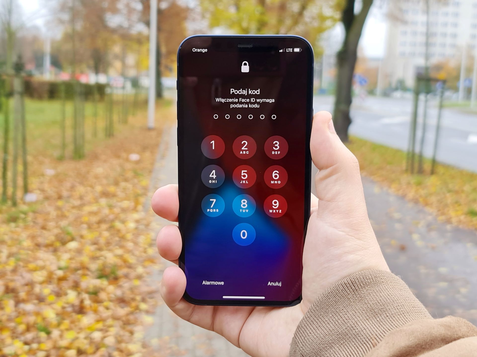 Dobry iPhone w "dobrej" cenie. iPhone 12: test 70
