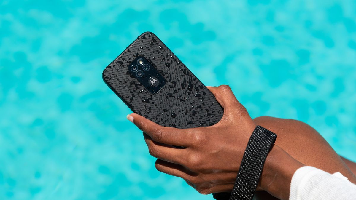 Kolejna legenda wskrzeszona. Pancerna Motorola Defy debiutuje w Polsce 1