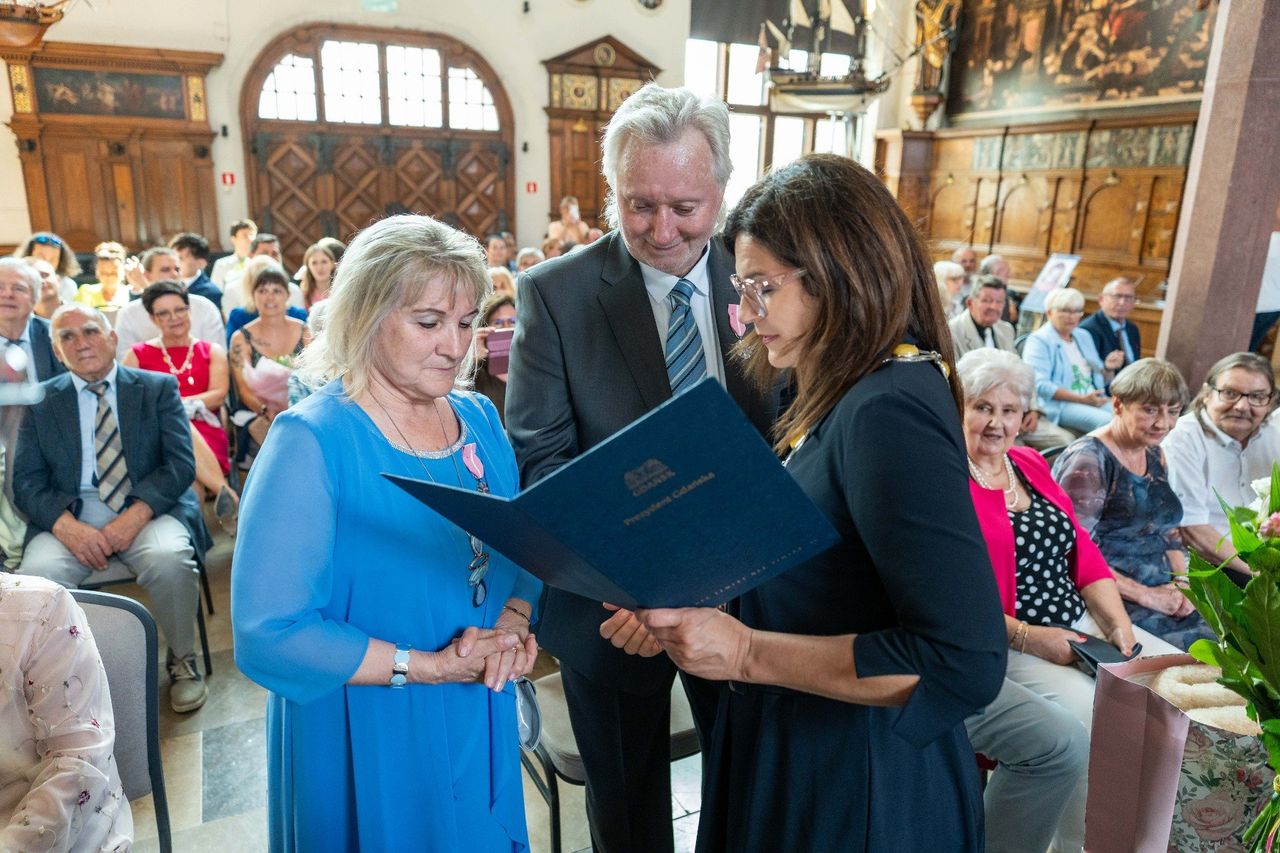 Gdańsk: Trzydzieści sześć par małżeńskich świętowało jubileusze. Spędzili ze sobą ponad pół wieku