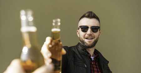 Zarzuty za nielegalną reklamę alkoholu. Wśród oskarżonych znane aktorki