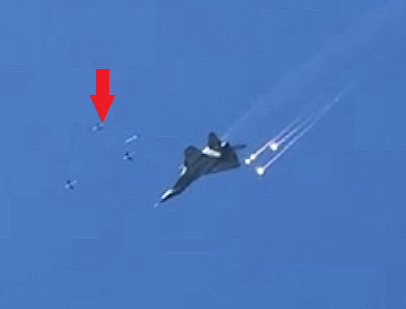 MiG-29 zrzucający bomby GBU-39B SDB.