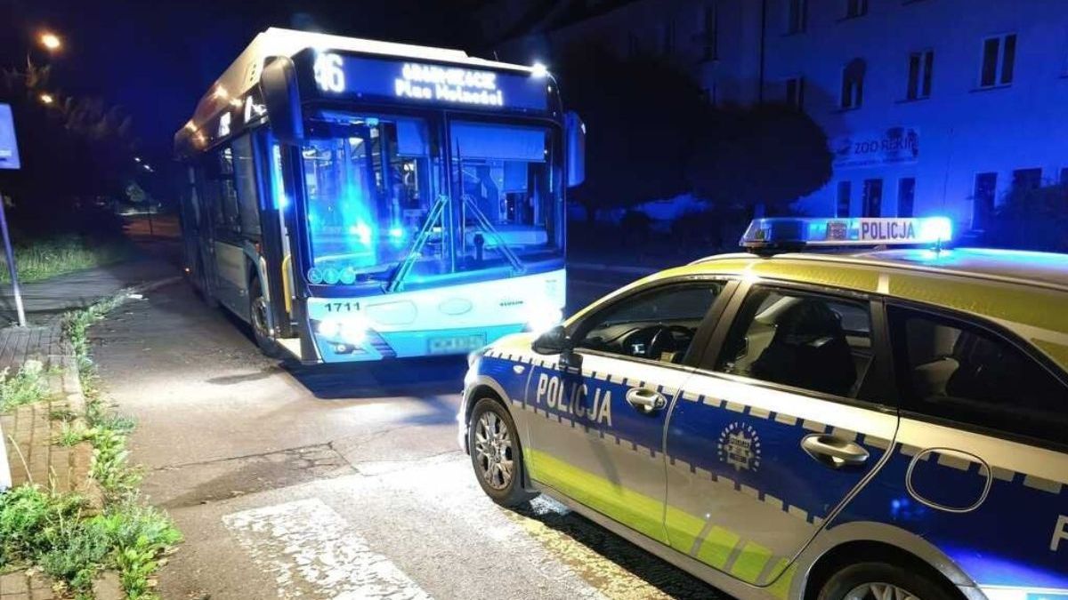 Agresywna pasażerka wybiła szybę w autobusie