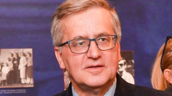 Jaką emeryturę ma Bronisław Komorowski? Były prezydent NARZEKAŁ, że musi DORABIAĆ: "Prawie płaczę w sklepie"