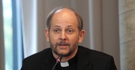 Nowe obostrzenia. Dotkną Kościoła. Ks. Leszek Gęsiak: "to trudne"