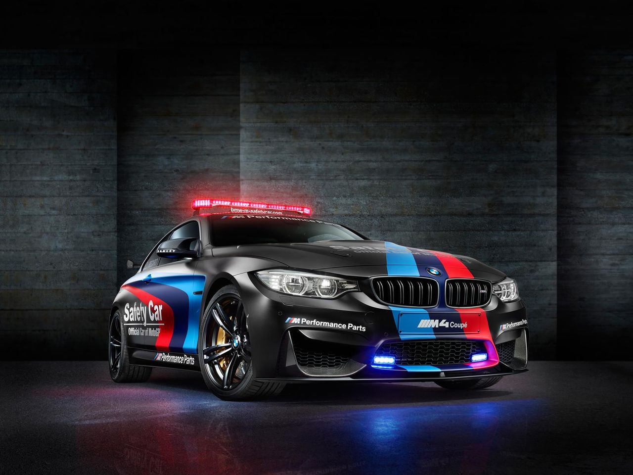 BMW M4 Coupé MotoGP Safety Car (2015) z silnikiem z wtryskiem wody