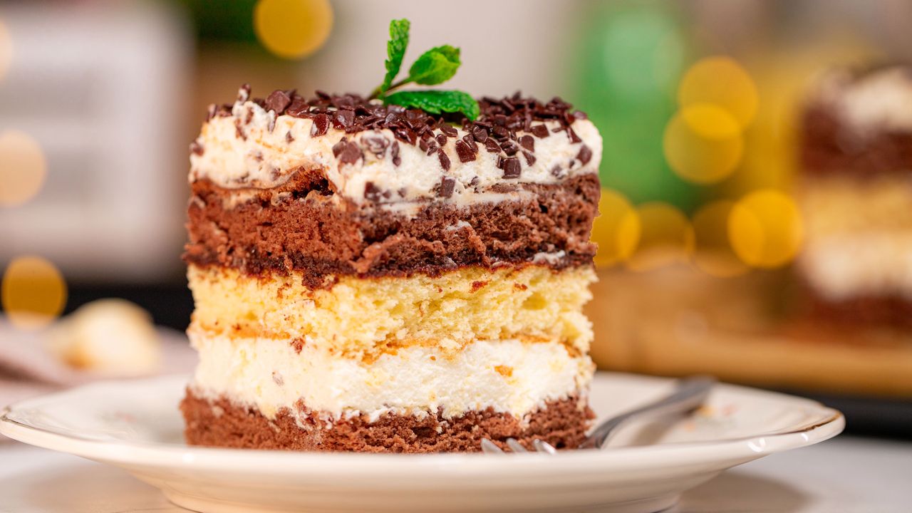 Warstwowe ciasto Kukułka wygląda jak z najlepszej cukierni. A to dopiero początek