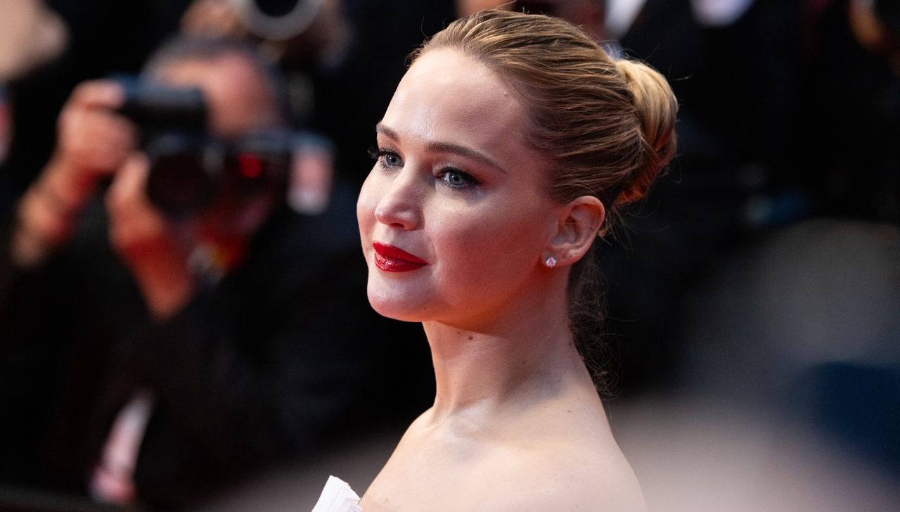 Jennifer Lawrence dwukrotnie poroniła, a teraz wychowuje "tęczowe dziecko". "Myślałam o tym, będąc w ciąży"