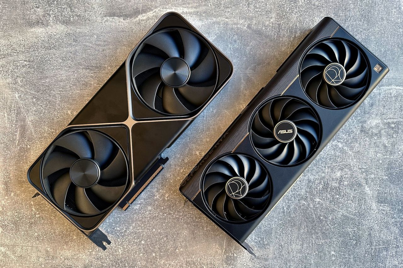 ASUS GeForce RTX 5080 ProArt OC Edition vs Founders Edition - z góry