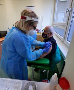 11 posłów PiS zmienia zdanie ws. przywilejów dla zaszczepionych