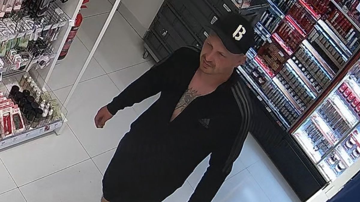Dokonał kradzieży w drogerii. Szuka go gnieźnieńska policja.