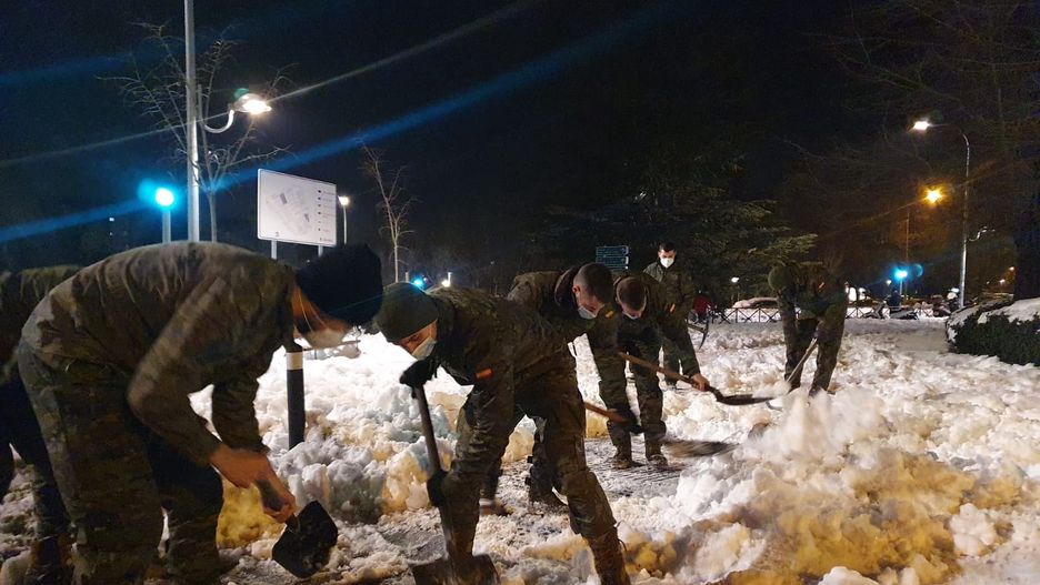 Hiszpania, Madryt. Wojsko zaangażowane w walkę ze śniegiem