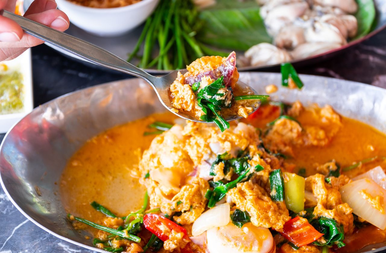 Mindful eating – co to jest? Zasady i korzyści z uważnego jedzenia