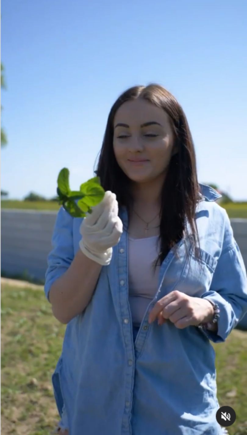 Anna Bardowska pochwaliła się ogrodem. Jej dom otacza betonowy MUR