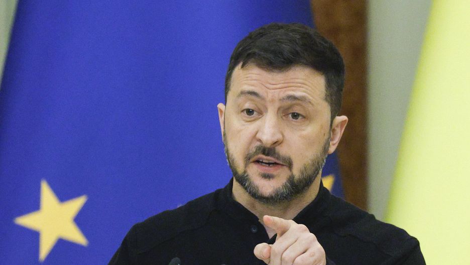 President of the European Council Antonio Costa visits Ukraine
epa11751866 Ukrainian President Volodymyr Zelensky holds a joint press conference with President of the European Council Antonio Costa (not pictured), in Kyiv, Ukraine, 01 December 2024. Costa arrived in Kyiv to meet with top Ukrainian officials amid the ongoing Russian invasion.  EPA/SERGEY DOLZHENKO 
Dostawca: PAP/EPA.
SERGEY DOLZHENKO
flags, podium, mic, official, head of state