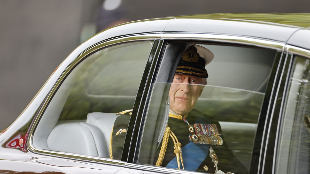 Britain's King Charles III on his way to the State Funeral of Queen Elizabeth II in London, Britain, 19 September 2022. Britain's Queen Elizabeth II died at her Scottish estate, Balmoral Castle, on 08 September 2022. The 96-year-old Queen was the longest-reigning monarch in British history. EPA/TOLGA AKMEN Dostawca: PAP/EPA.