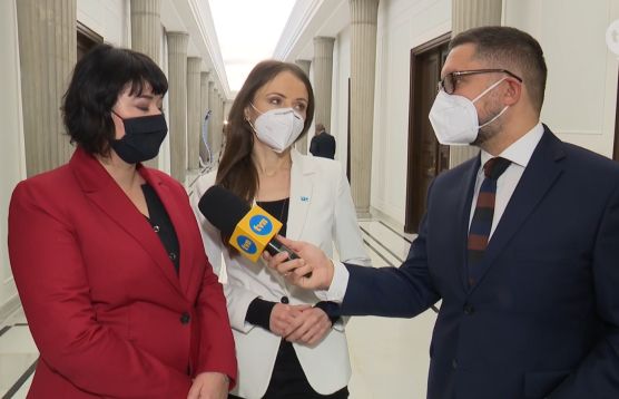 Trzech nowych reporterów „Faktów” TVN. „Program dłuższy o 6 minut”