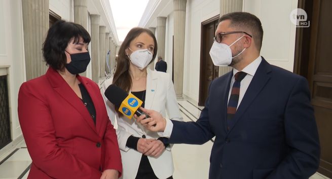 Trzech nowych reporterów „Faktów” TVN. „Program dłuższy o 6 minut”