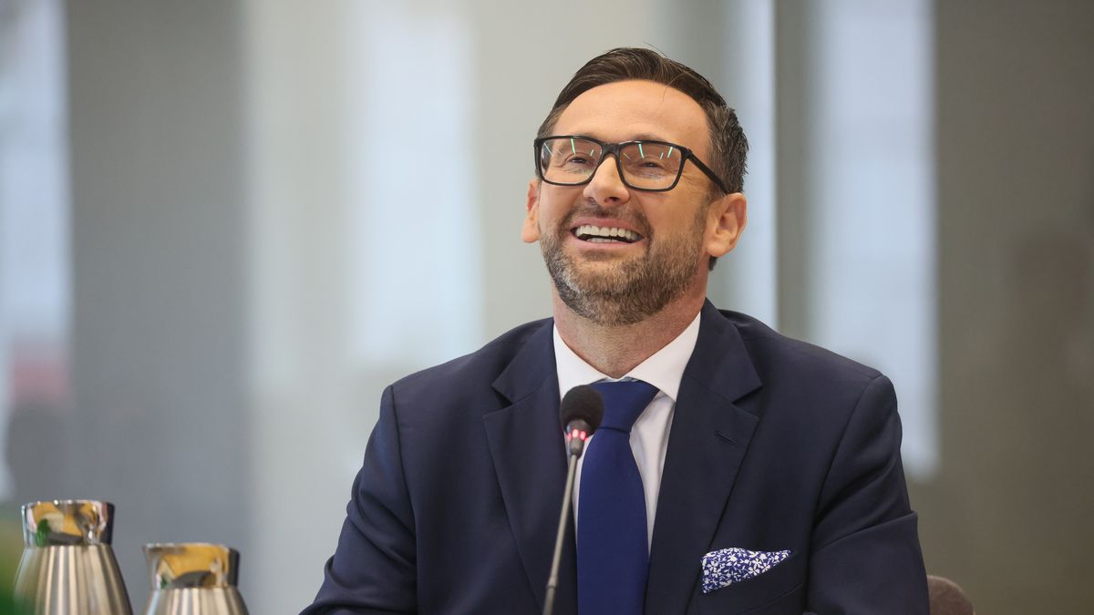 Warszawa, 09.07.2024. Wezwany w charakterze świadka, były prezes Orlen, europoseł PiS Daniel Obajtek zeznaje przed sejmową komisją śledczą ds. afery wizowej, 9 bm. w Sejmie w Warszawie. (mr) PAP/Leszek Szymański