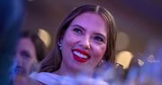 Biel jest nudna? Nie, jeśli okrywa ciało Scarlett Johansson