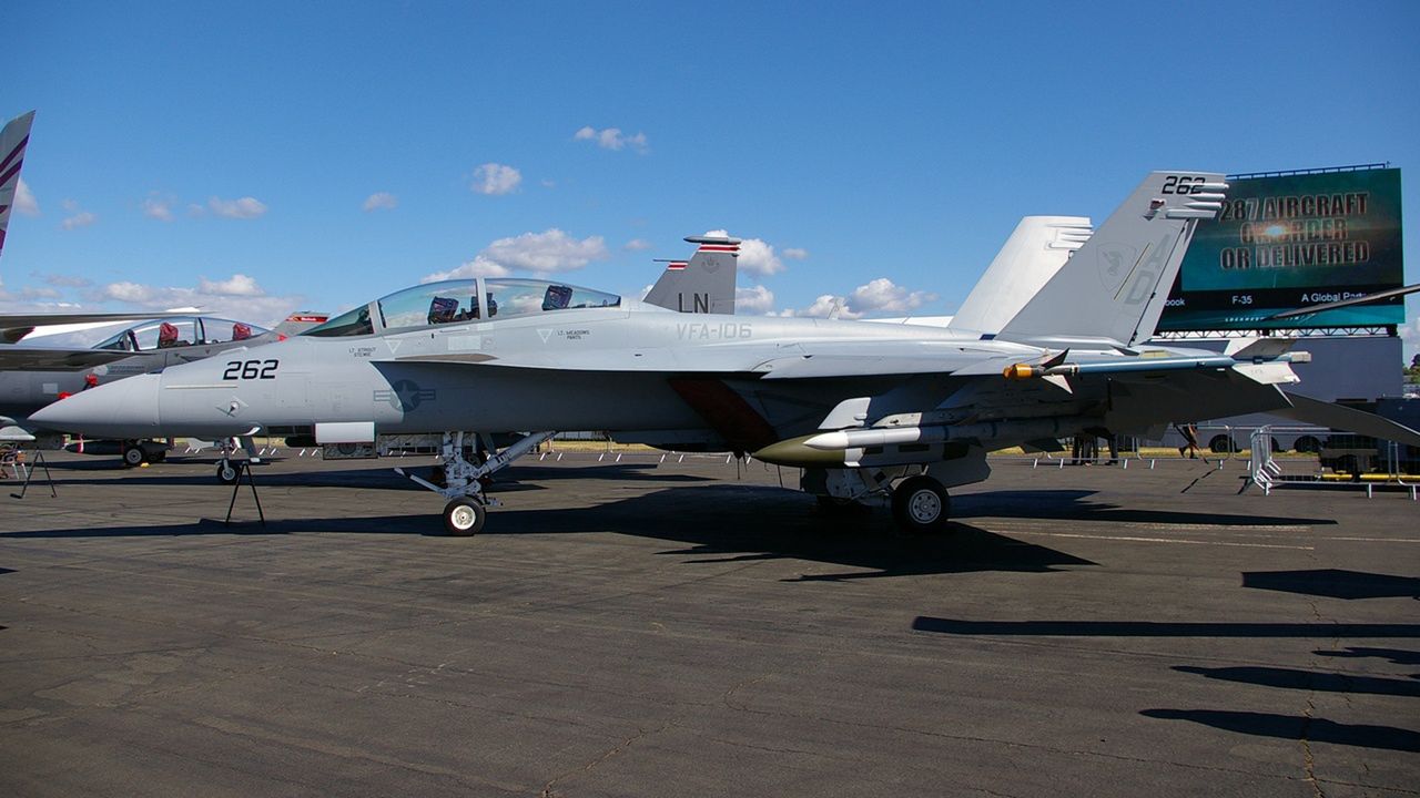 F-18 kontra Rafale