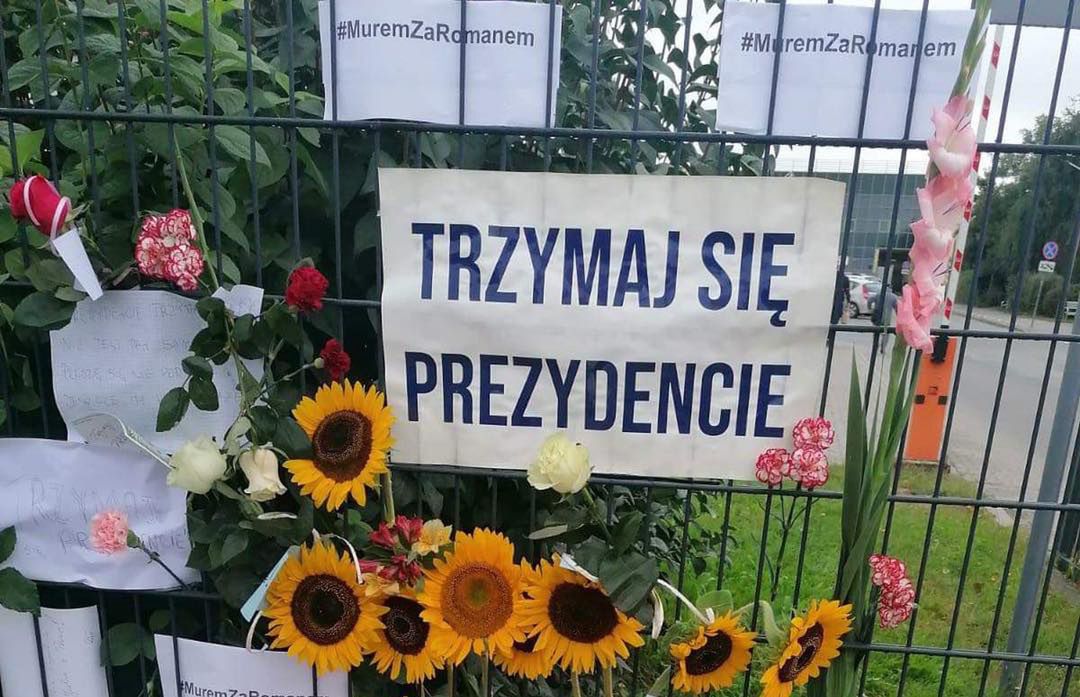 Wałbrzych. Mieszkańcy murem za Romanem Szełemejem. Marsz milczenia przed szpitalem