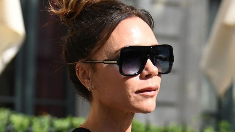 Victoria Beckham opuszcza hotel przed debiutem na paryskim Fashion Weeku