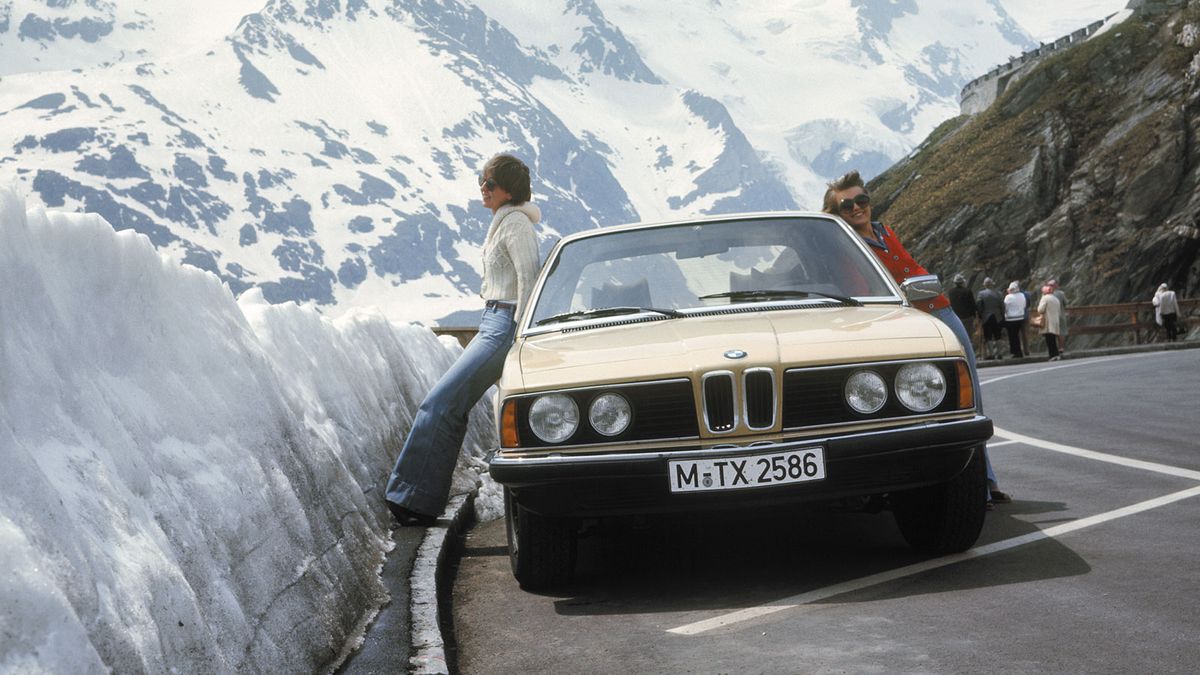 BMW Serii 7 E23 pojawiło się w roku 1977. Jego protoplastą było E3.