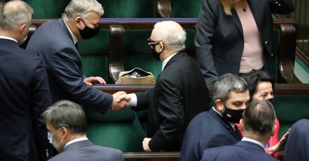 "Lex TVN" uchwalona. Fala komentarzy. "Czas na realizację obietnicy Dudy"