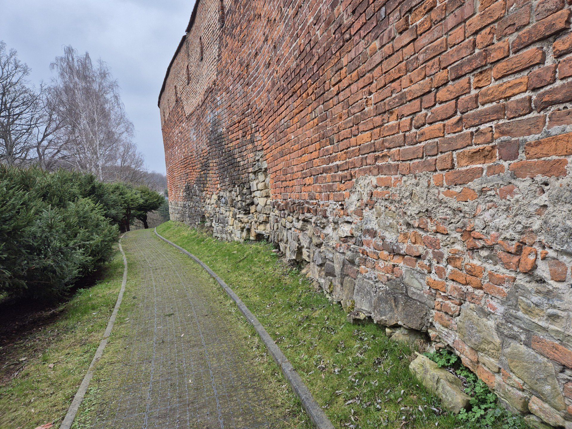 Remont murów obronnych w Bieczu