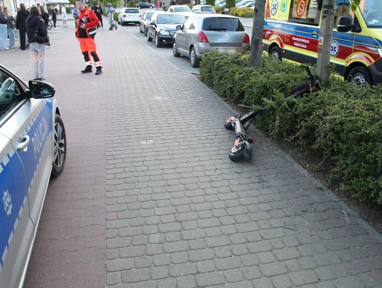 Jechali razem na jednej hulajnodze w Świeciu. Trafili do szpitala