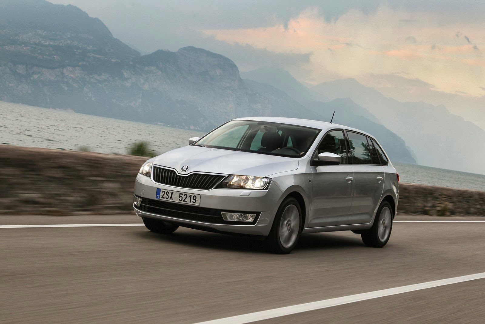 Škoda Rapid Spaceback - obszerna galeria od producenta 44