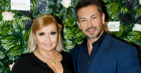Katarzyna Skrzynecka i Marcin Łopucki świętują 14 lat małżeństwa. Pamiętacie ich ślubną sesję na Santorini? (FOTO)