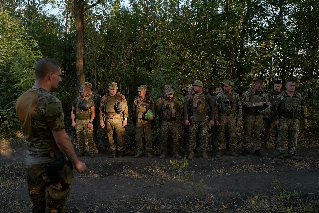 Ukrainian soldiers on the front line