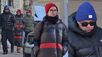 Zmarznięci Tomasz Karolak i Viola Kołakowska na rodzinnym spacerze z synem. Fajna rodzinka? (ZDJĘCIA)