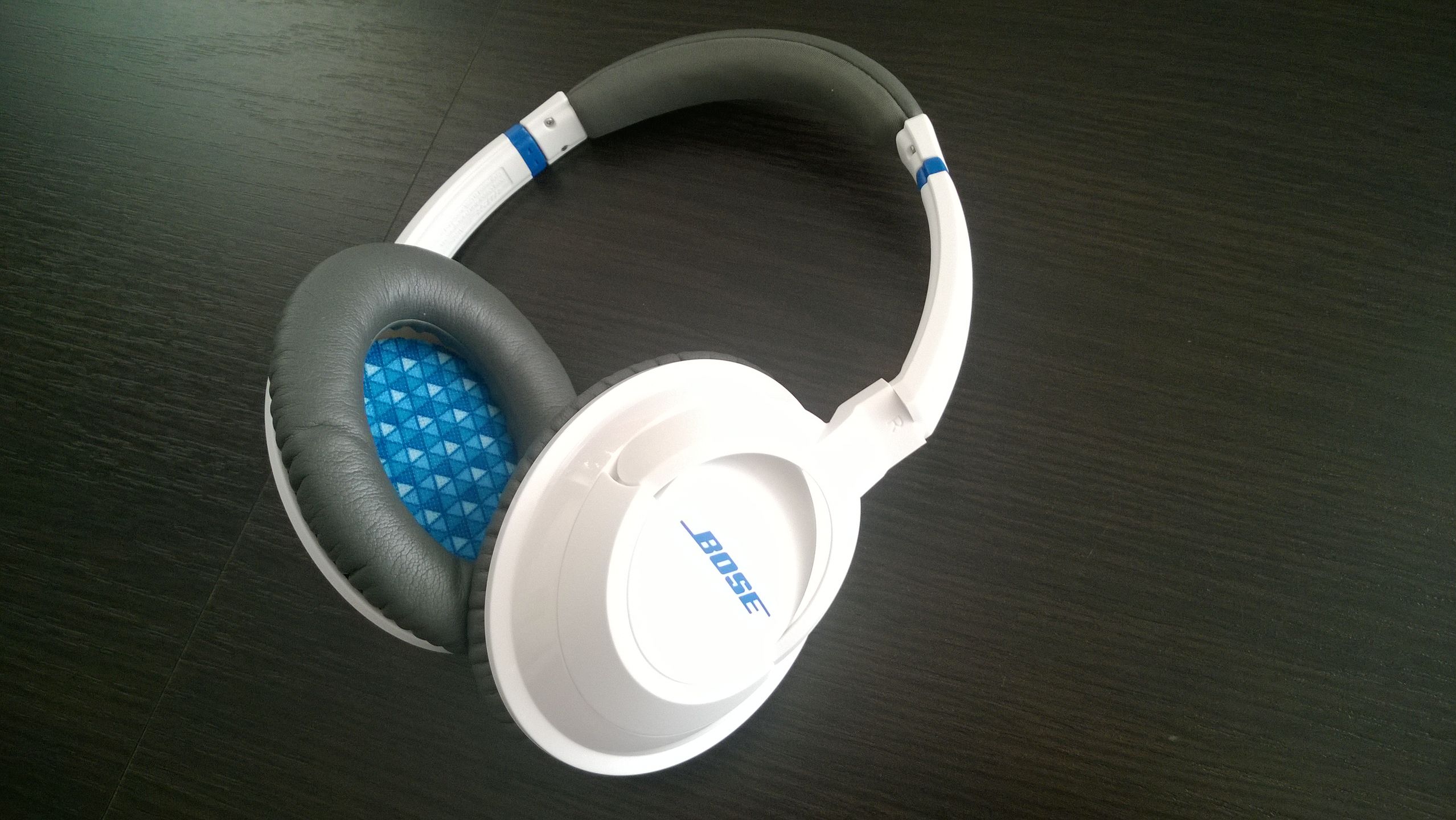 Bose SoundTrue around-ear – lekkie i stylowe słuchawki dla aktywnych [test] 5
