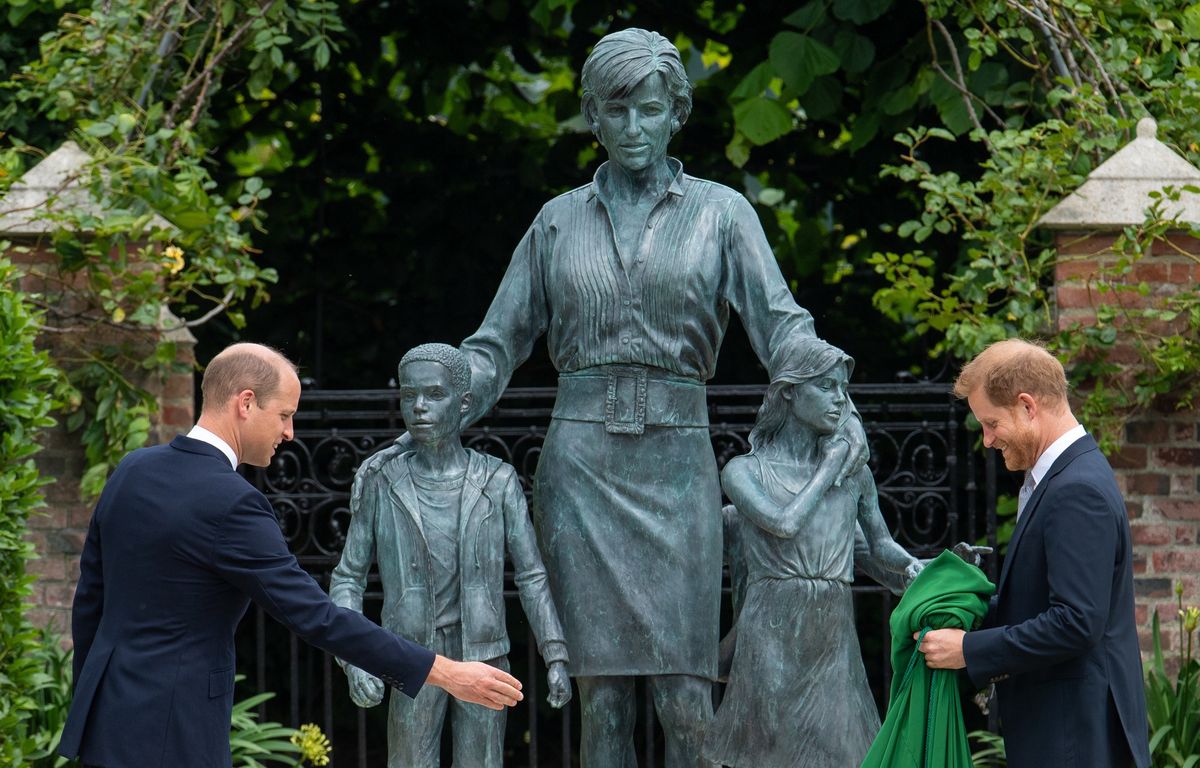 William i Harry odsłonili pomnik mamy w 60. rocznicę jej urodzin