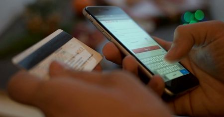 Ekspert wyjaśnia czym jest system Pegasus. ''Służy do hakowania smartfonów i szpiegowania użytkownika''