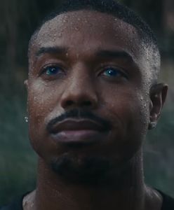 Michael B. Jordan został "Alexą". Pozuje w wannie i bez koszulki